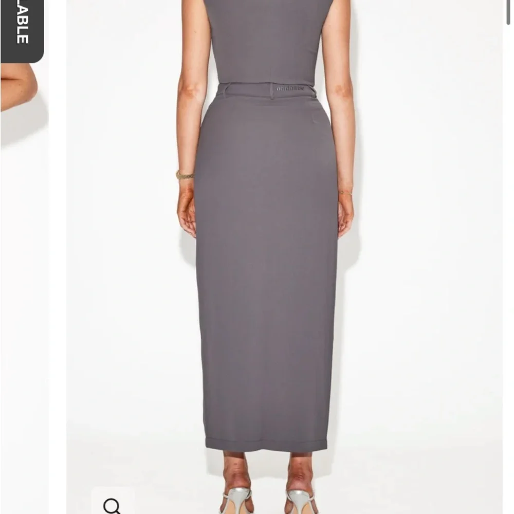 Sleeveless Gray Midi Pencil Skirt with Front Slit